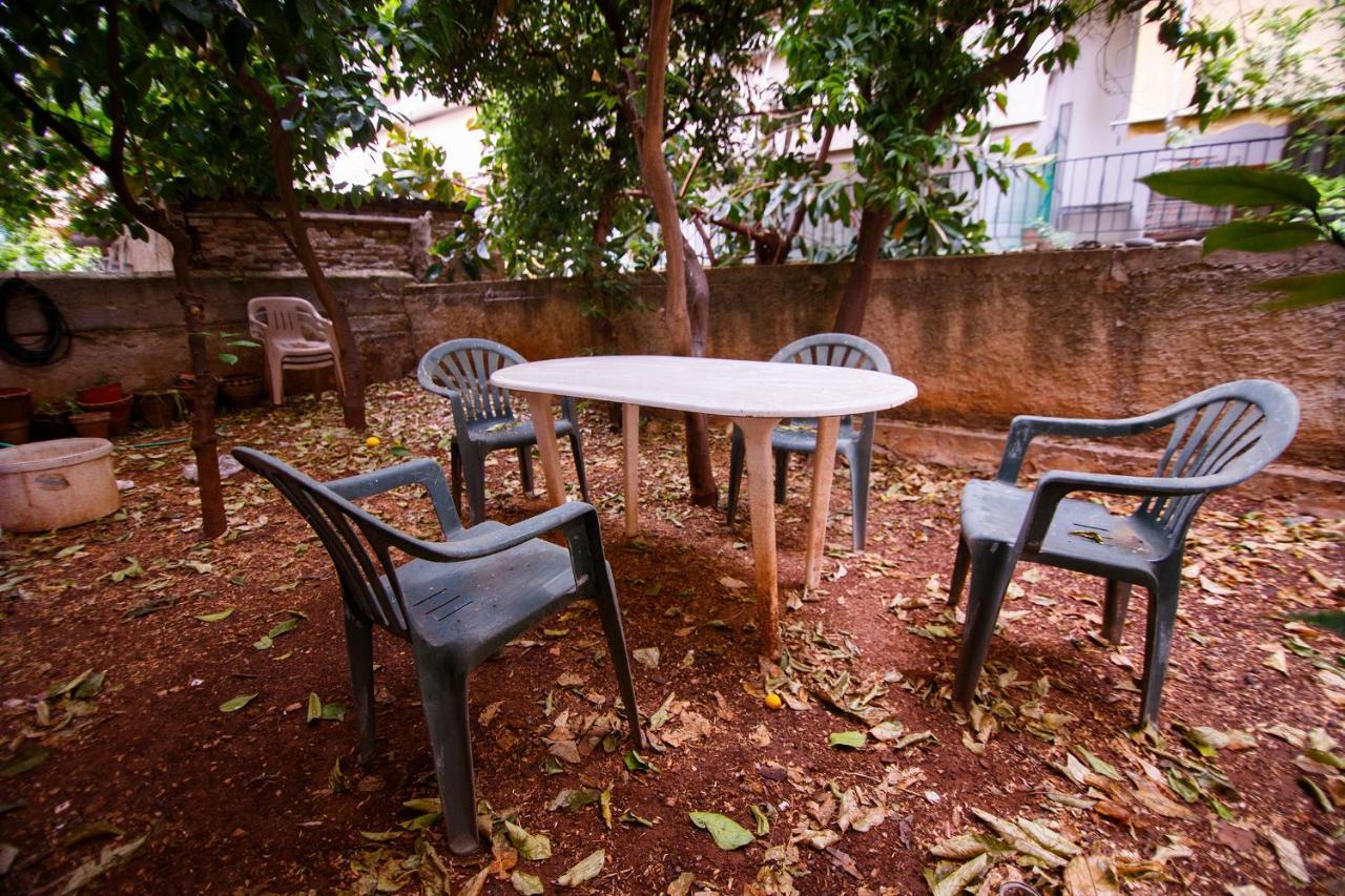 Birbili Youth Guest House Atenas Exterior foto